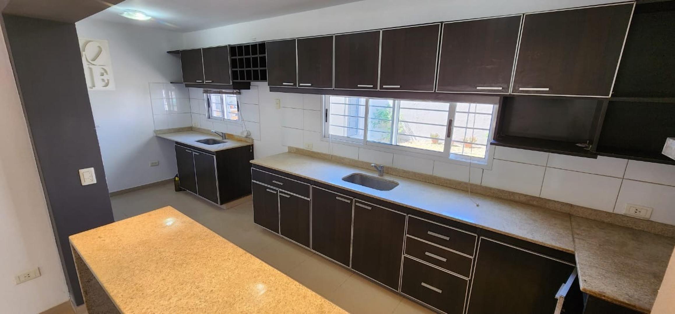 Casa en Venta al Oeste