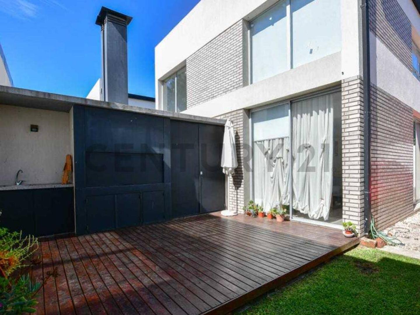 Duplex en alquiler en complejo 467 entre 21 y Cno. Gral. Belgrano. City Bell. SUM y Pileta-  Dos dor