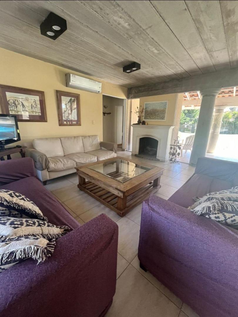 Casa en dos plantas en la Concepción - Lujan