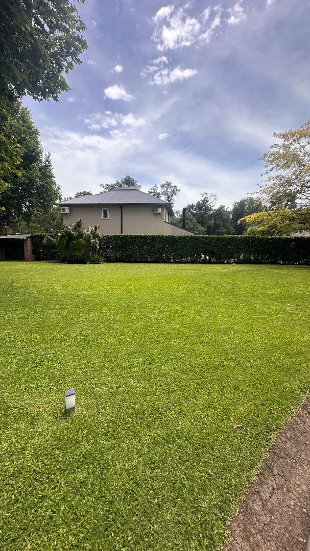 CASA EN PARQUE LELOIR C/ 4 DORMS, QUINCHO, PILETA - FINANCIA