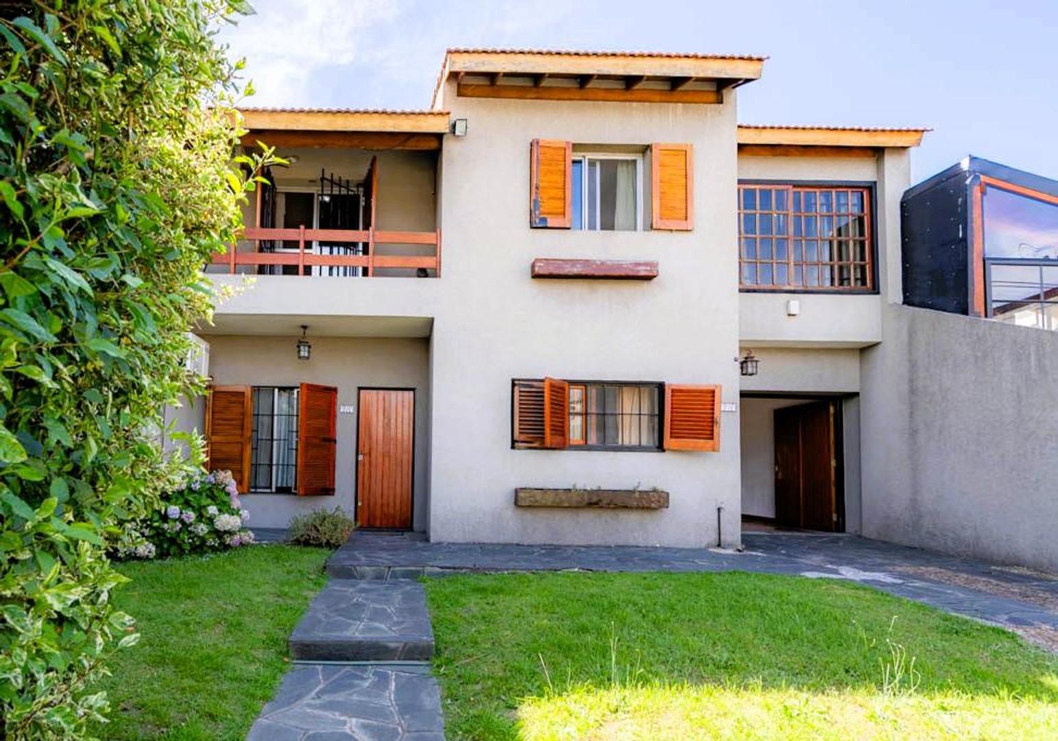 VENTA  CASA 6 AMBIENTES TAPIALES