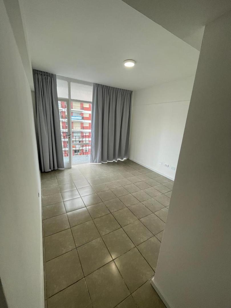 2 AMBIENTES A LA CALLE BALCON CORRIDO