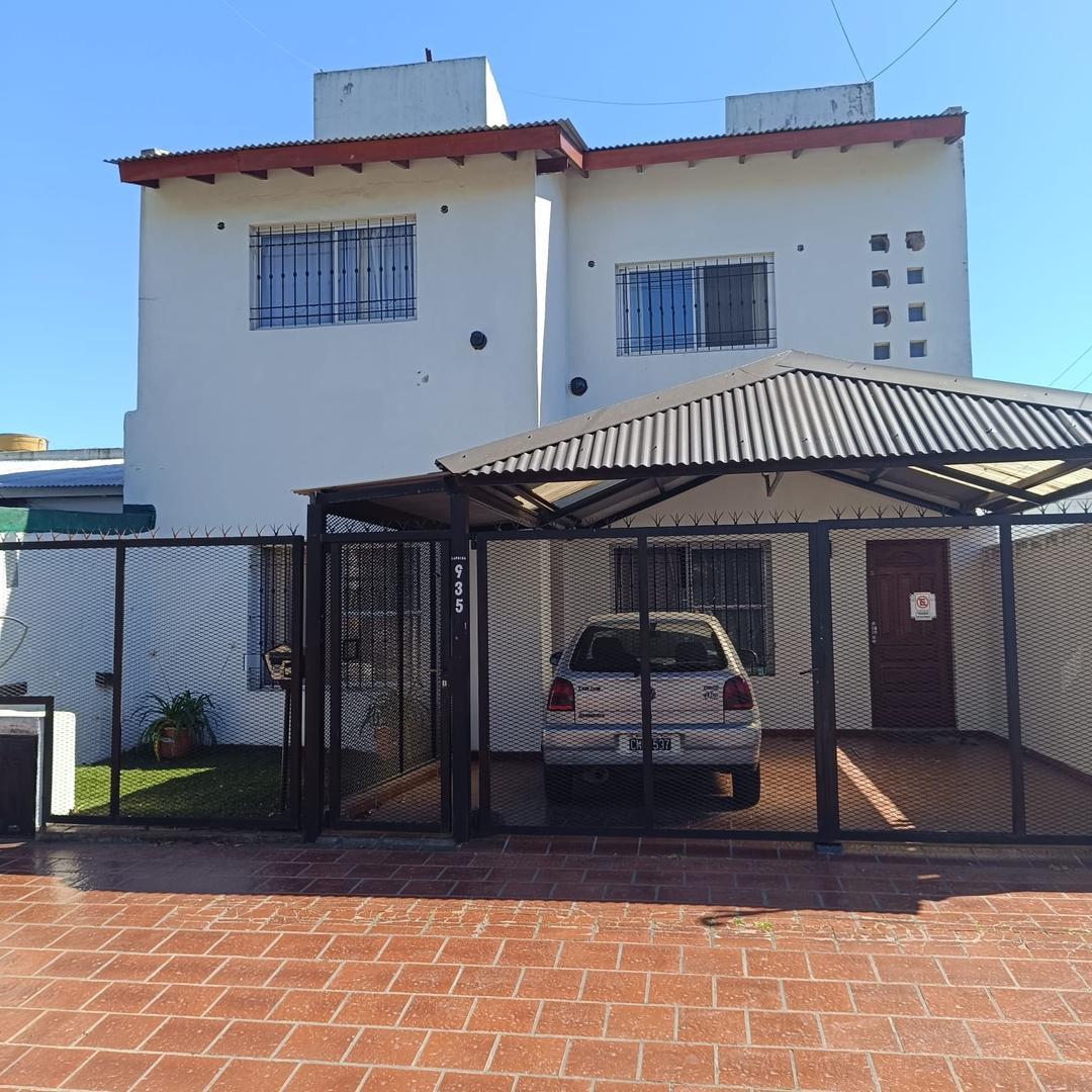 Casa de 5 Ambientes con Doble Entrada y Gran Fondo