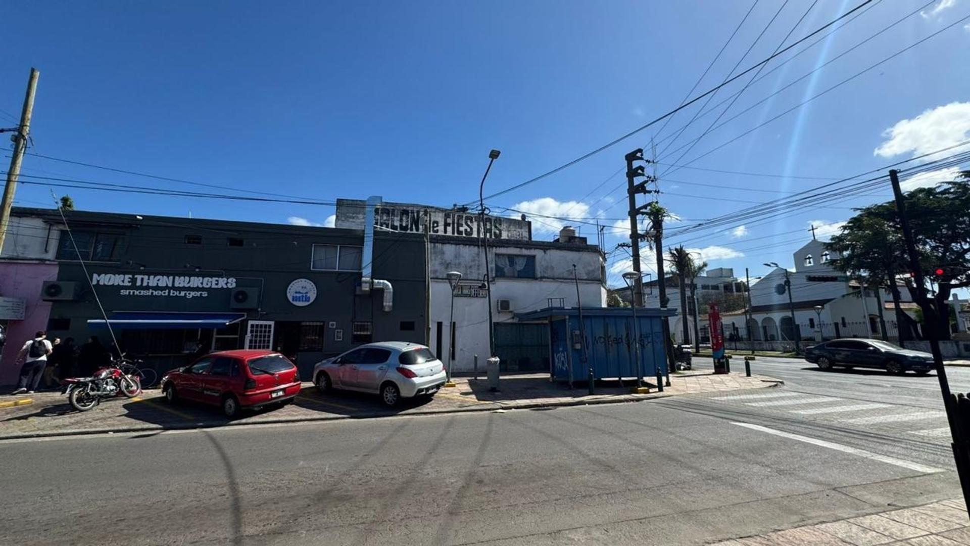 Av. Angel T. De Alvear 700