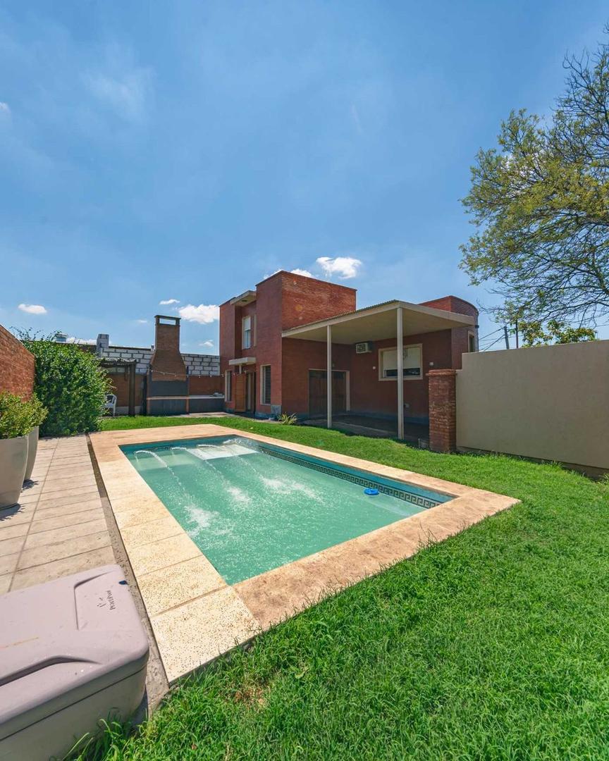 Casa en Venta con 1 cochera