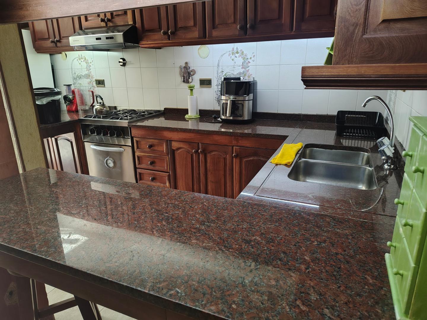 Casa en Venta con 3 cocheras