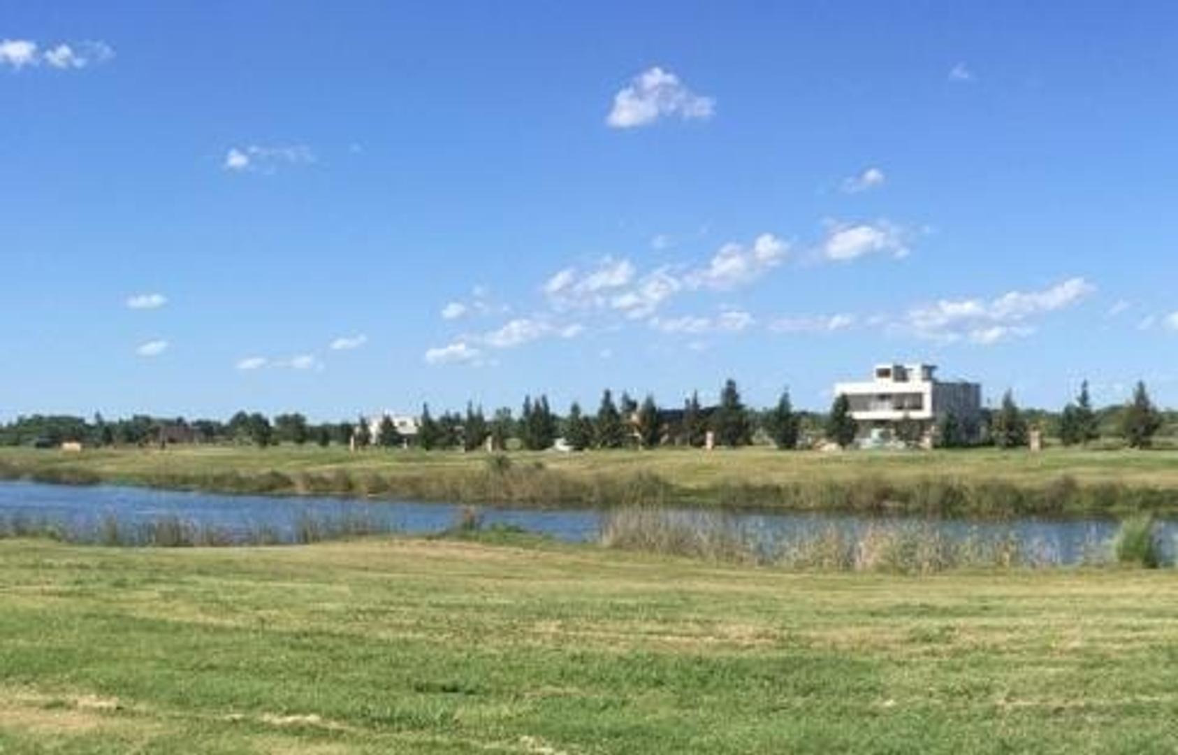 Espectacular lote a la laguna en el Naudir etapa 2