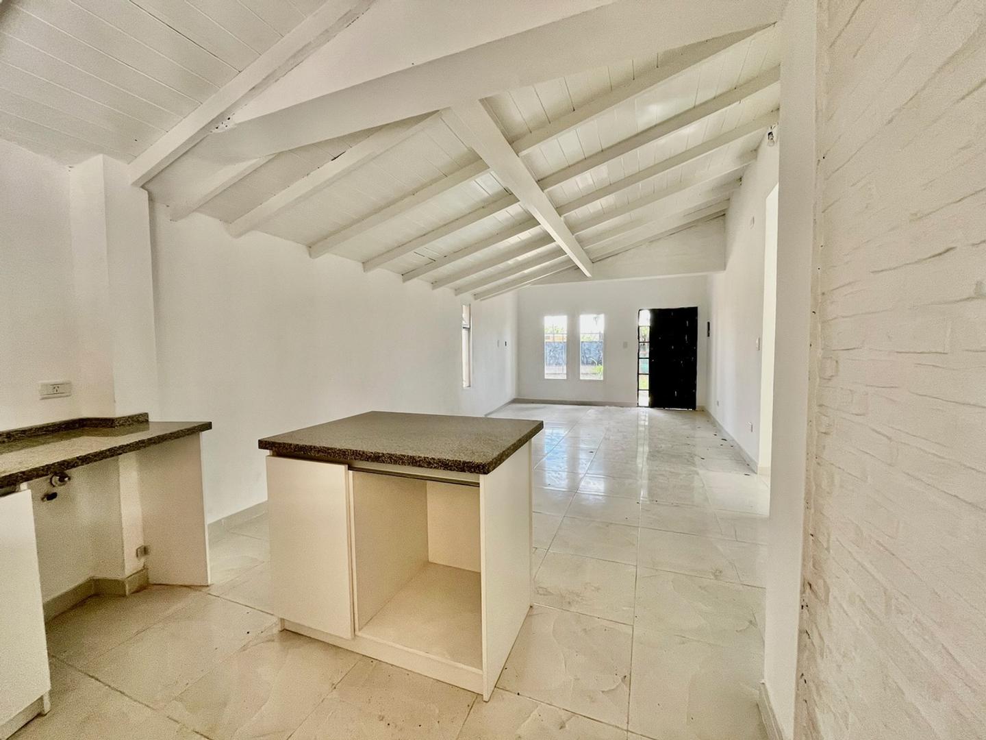 Casa 3 ambientes con 1 baño