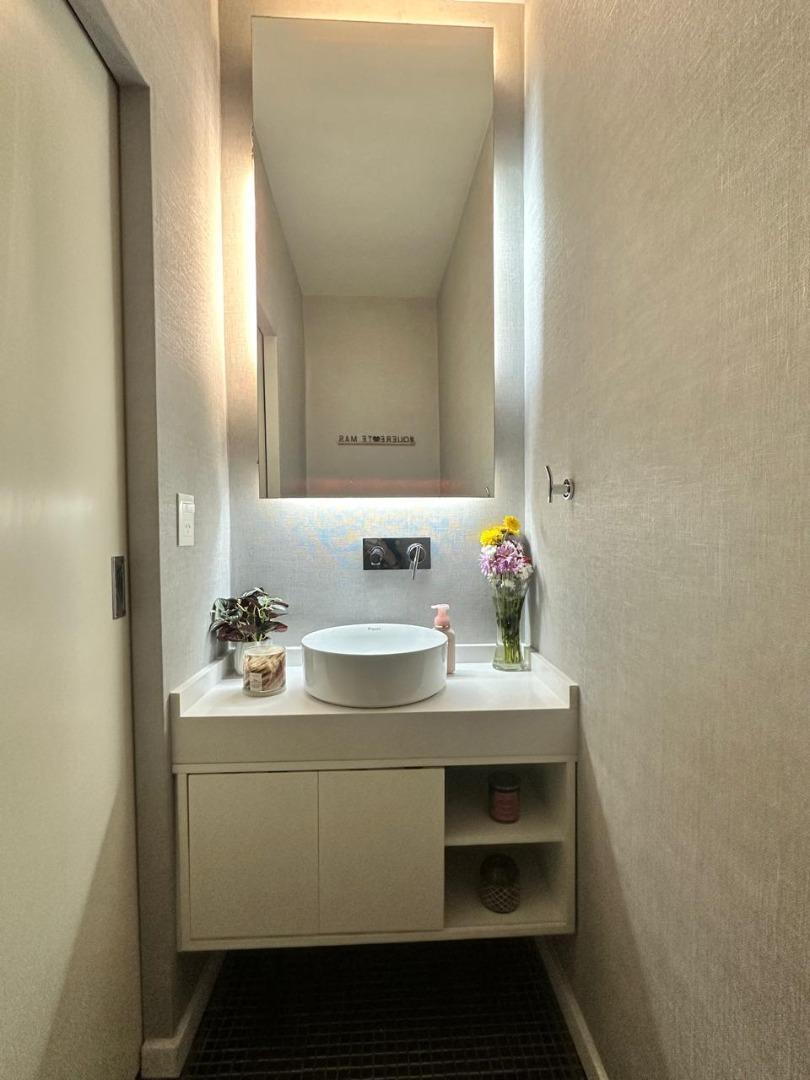 Casa de 4 ambientes en Acassuso con jardín y pileta