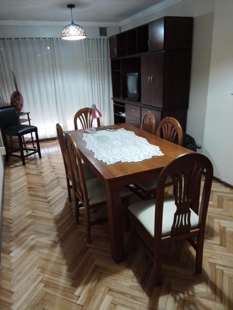 Venta Depto.Centrico 2 Dormitorios.con Balcon Calle.Cons.