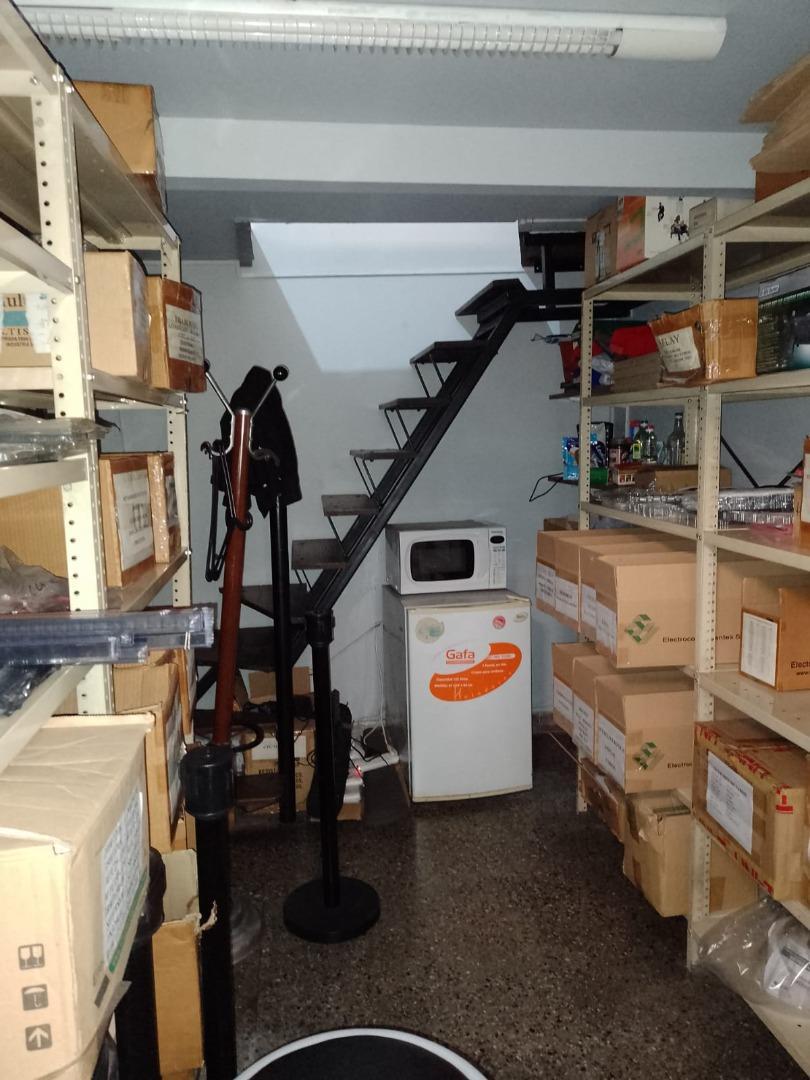 VENTA LOCAL CENTRO IMPECABLE  