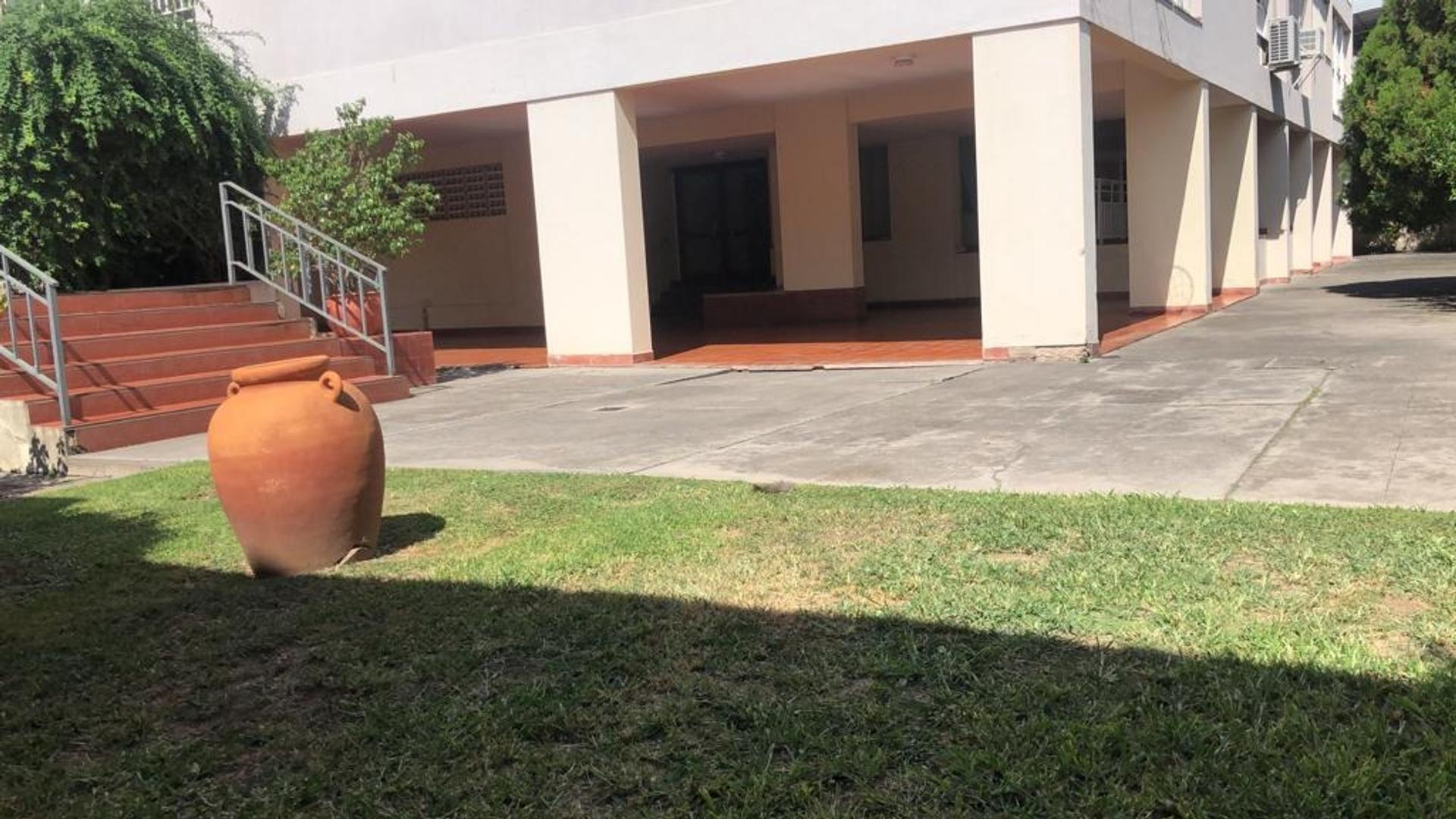 Departamento en Alquiler con 1 cocheras