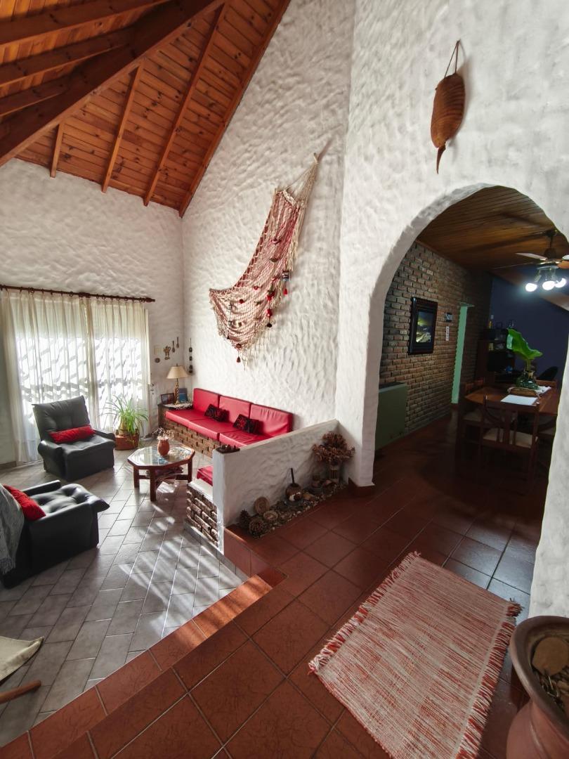 Casa en Venta con 3 cocheras