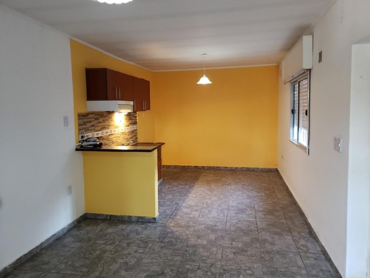 Depto Tipo Casa en Alquiler de 1 dormitorio