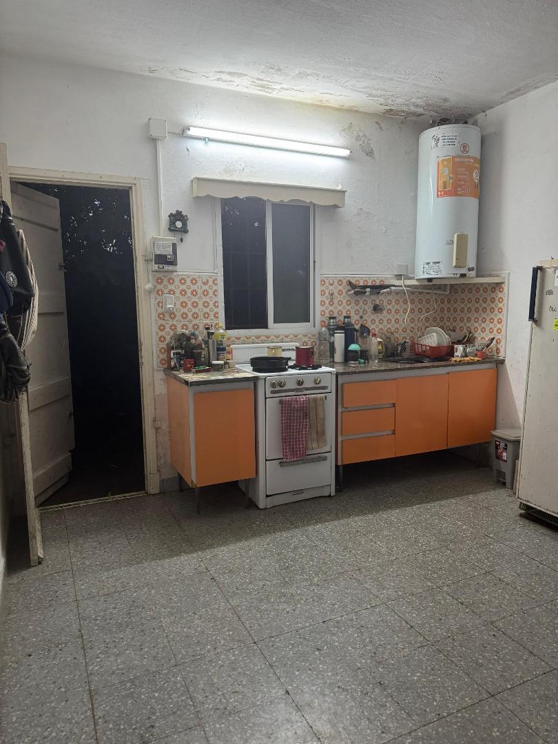 Casa sobre tranquilo lote