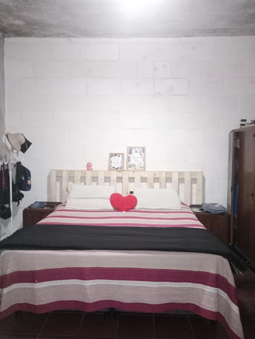 Casa 3 ambientes con 1 baño