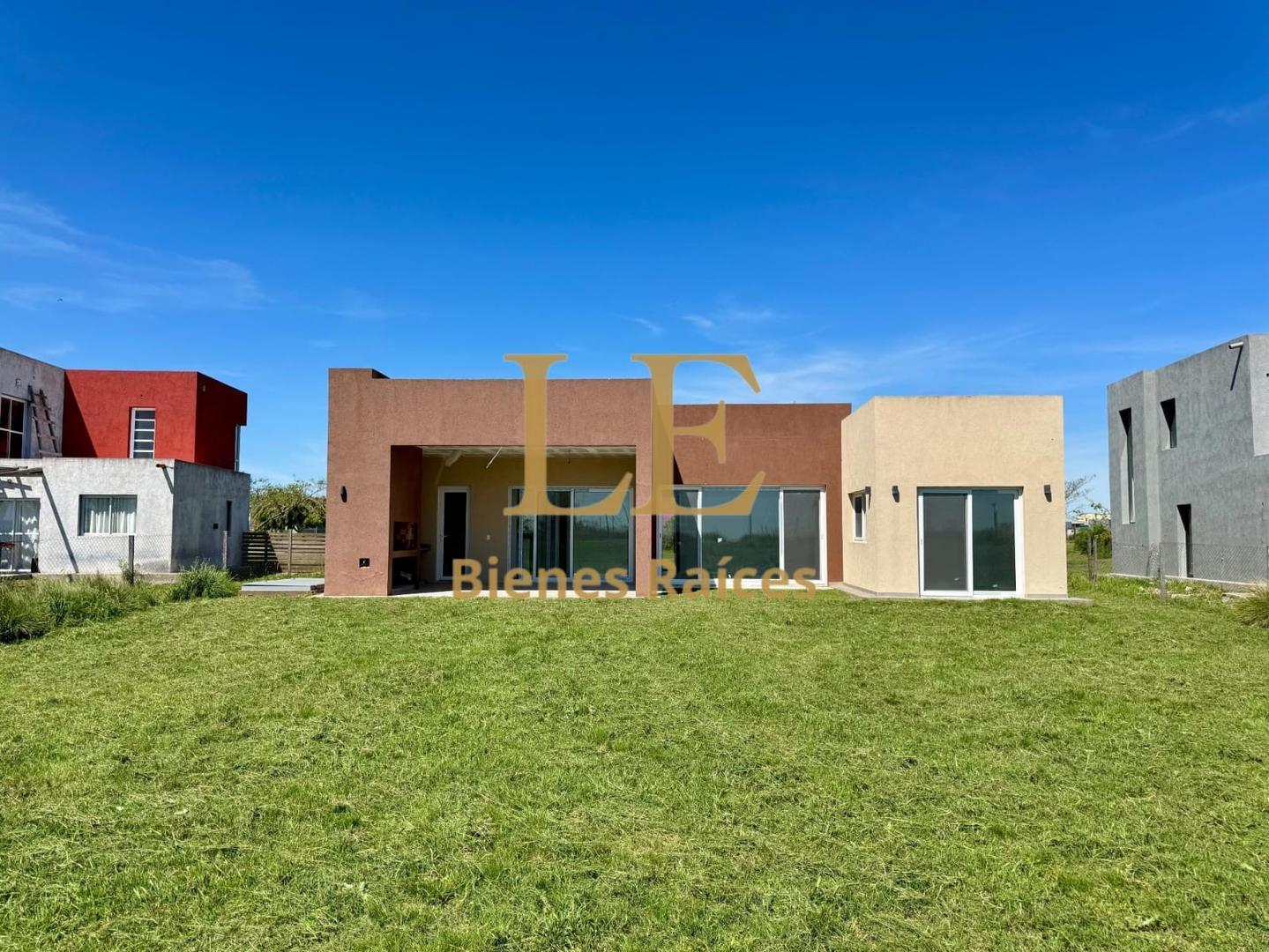 Casa en Venta con 4 cocheras