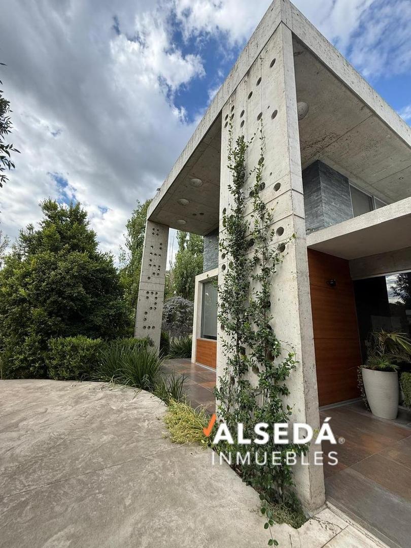 Casa en Venta en Funes, USD 1.980.000