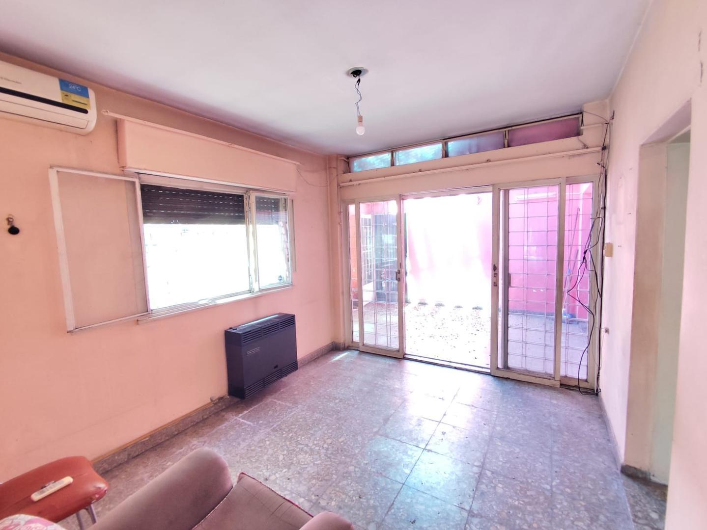 PH tipo casa de 3 ambientes con patio, fondo y parrilla