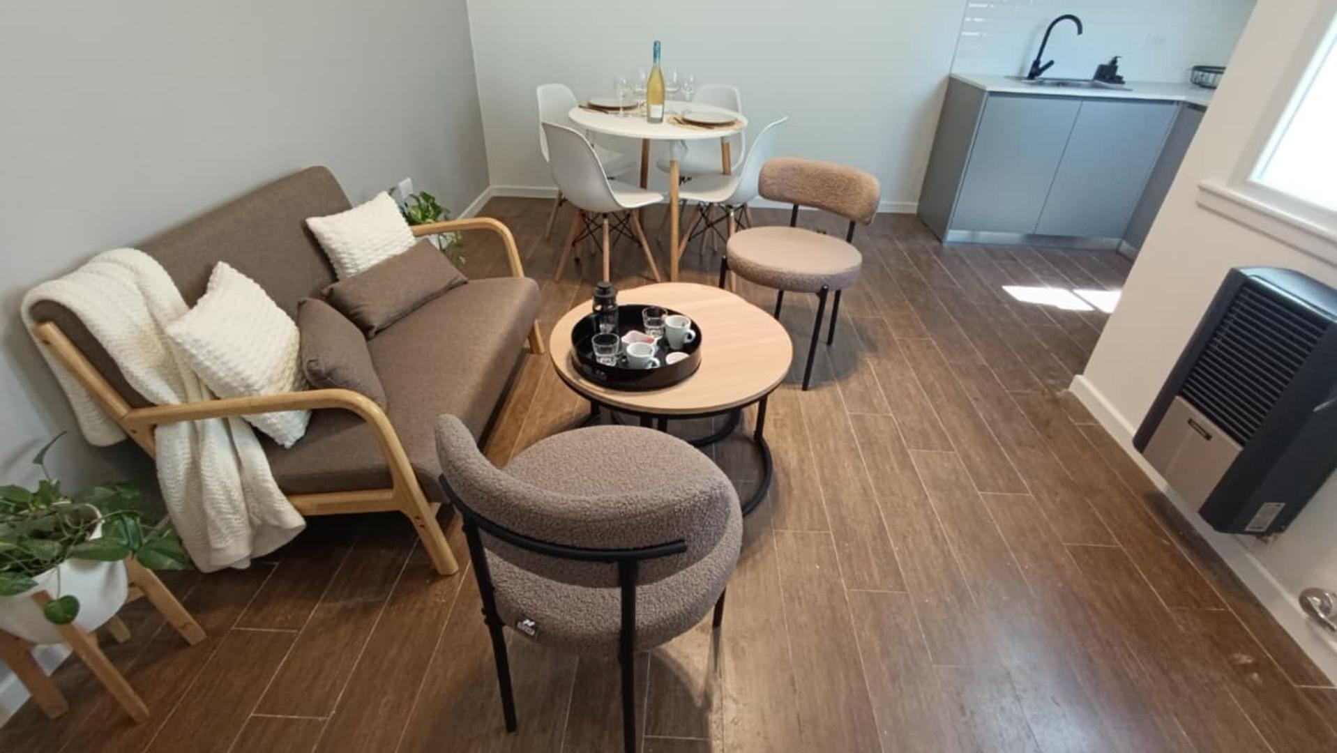 PH DOS AMBIENTES, CON PATIO. LA PERLA.