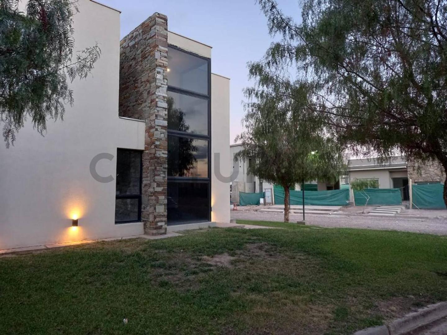 CASA EN VENTA BARRIO PRIVADO PINARES DE FURLOTTI