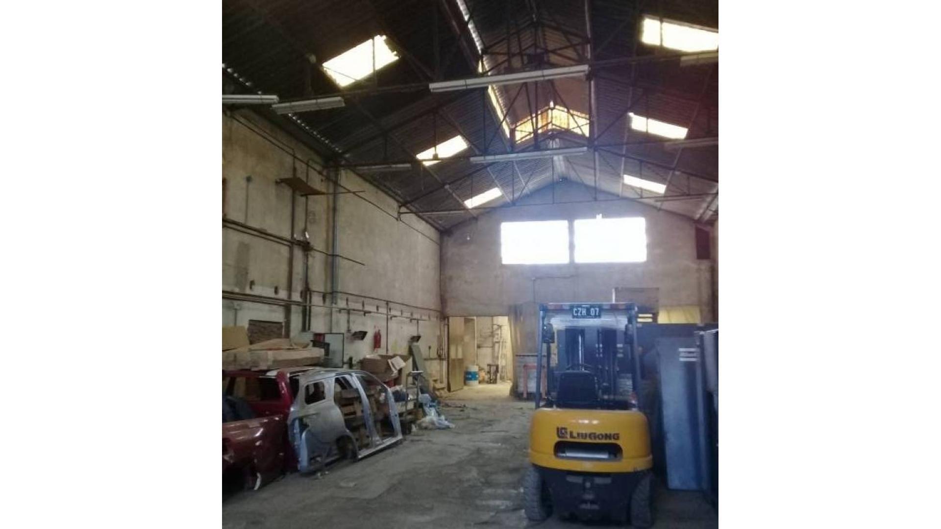 Excelente inmueble a la venta, galpón con lote anexado. 918