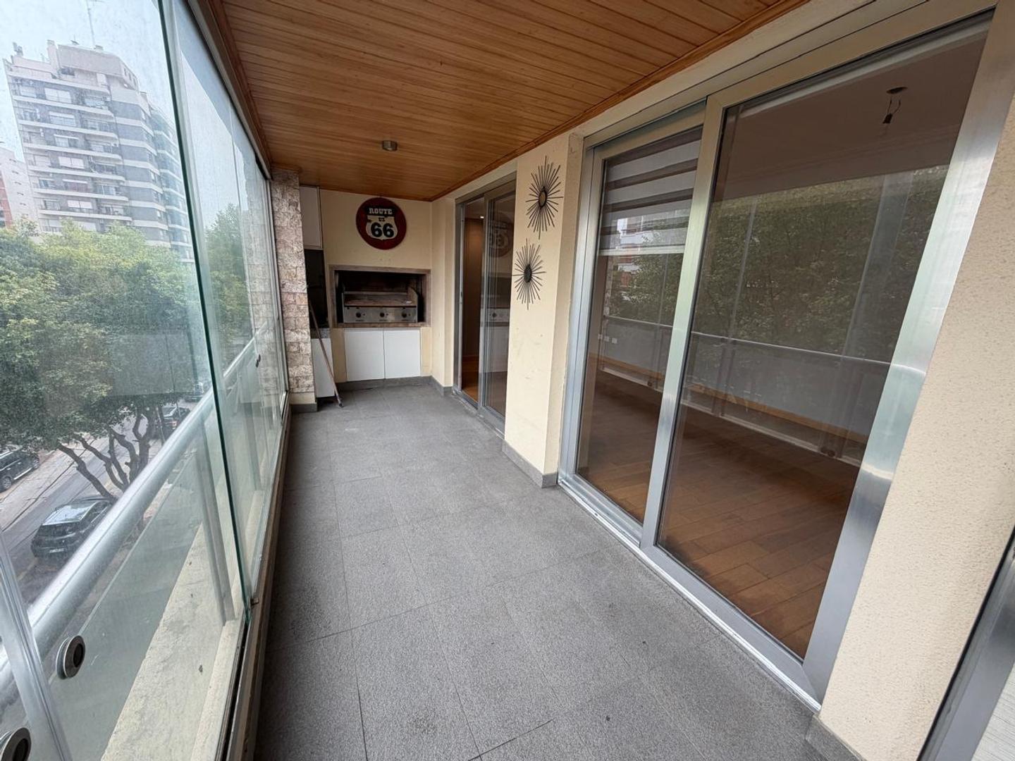 Departamento en Alquiler con 2 cocheras
