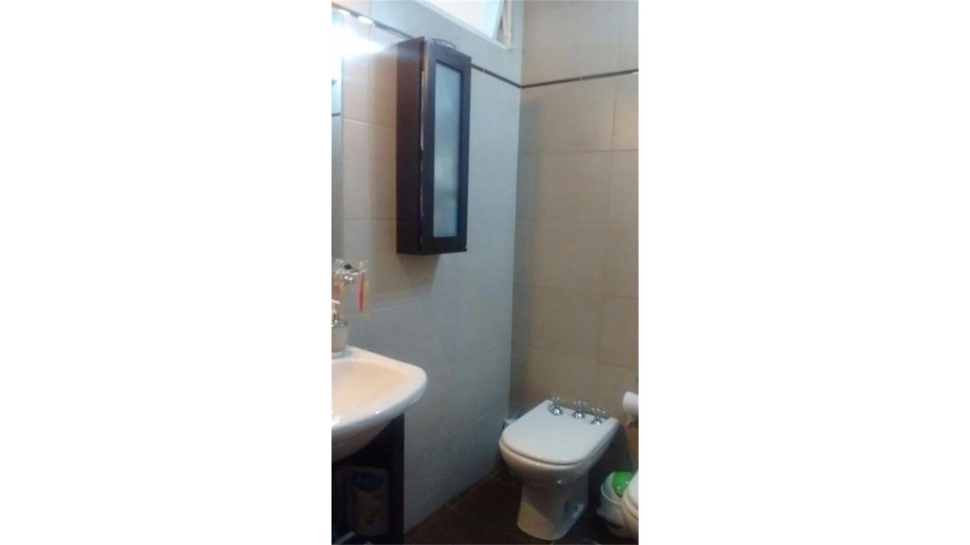 Depto Tipo Casa 3 ambientes con 2 baños