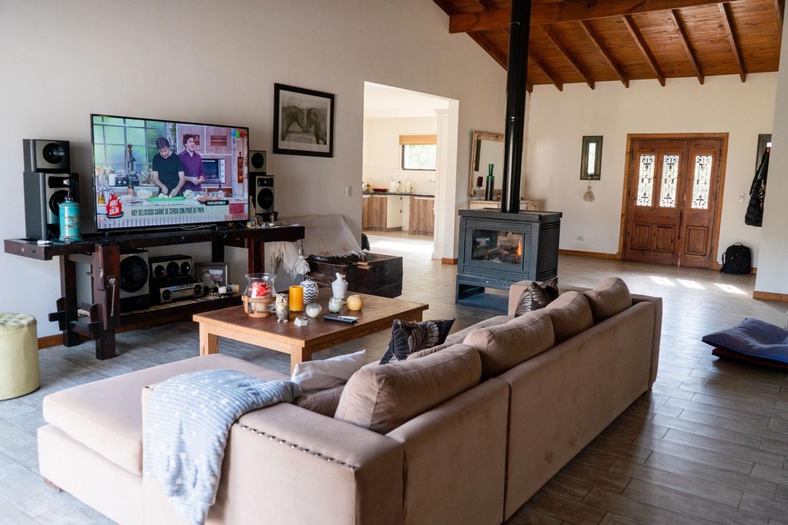 Casa 5 ambientes con 4 baños