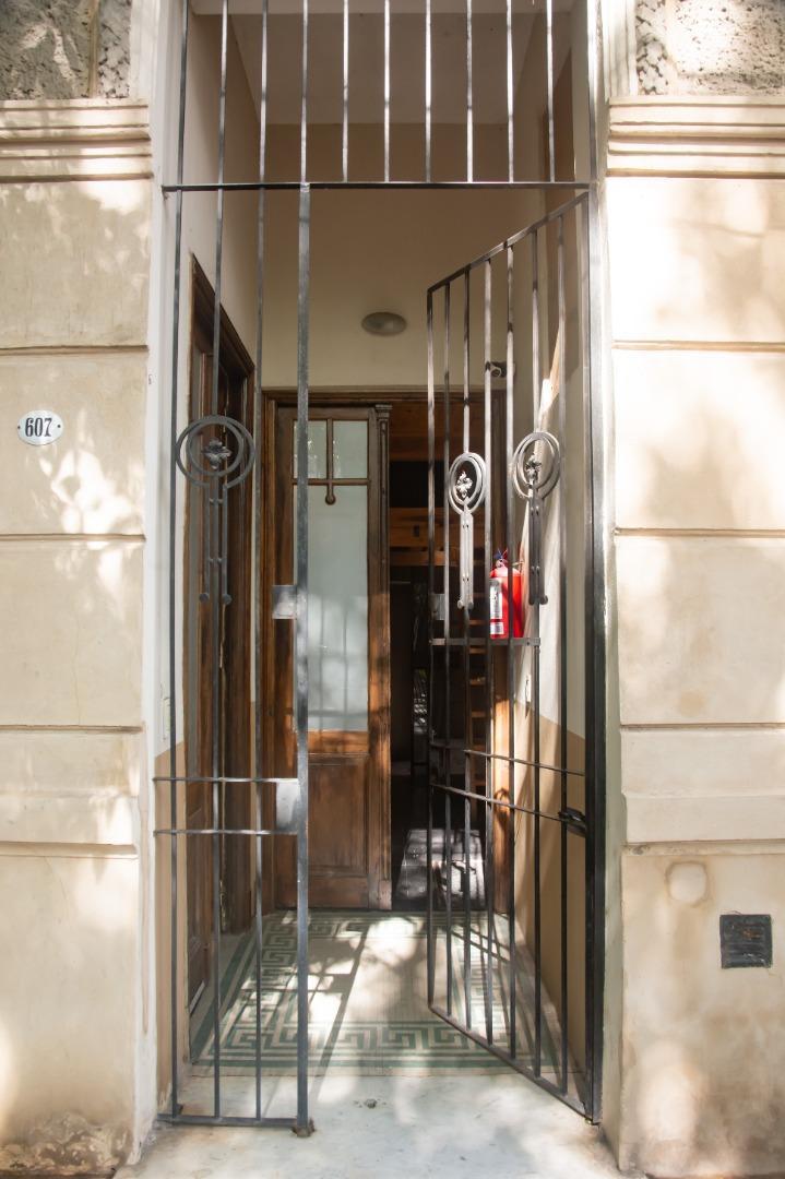 Casa 6 ambientes con 2 baños