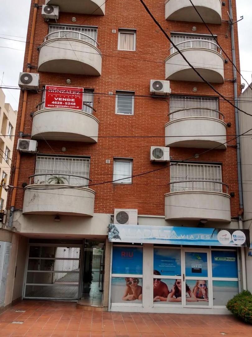 PISO DE DOS AMBIENTES, CON COCHERA