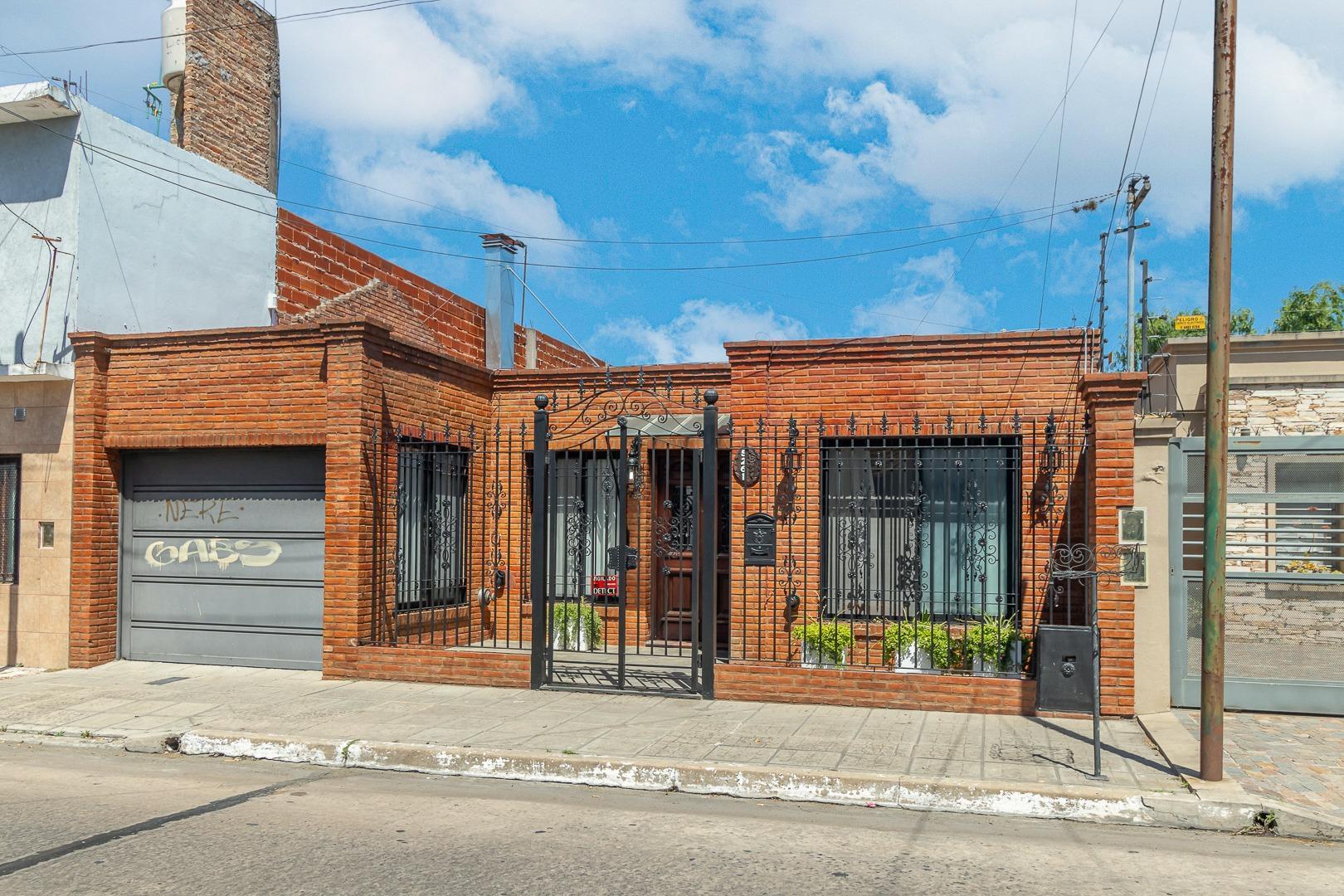 VENTA DE CASA EN BERAZATEGUI, ACEPTA PERMUTAS