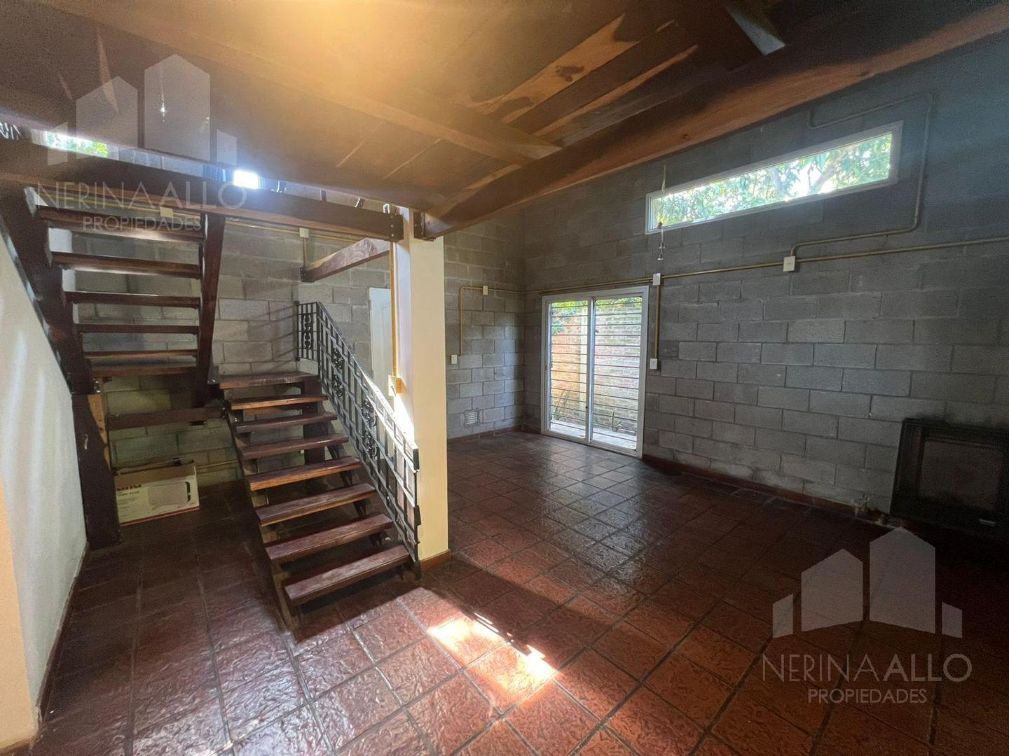 Casa en Alquiler con 1 cochera