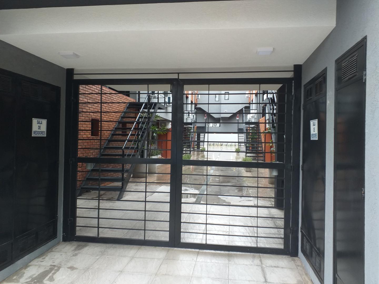 Ayacucho 1600, Piso 1