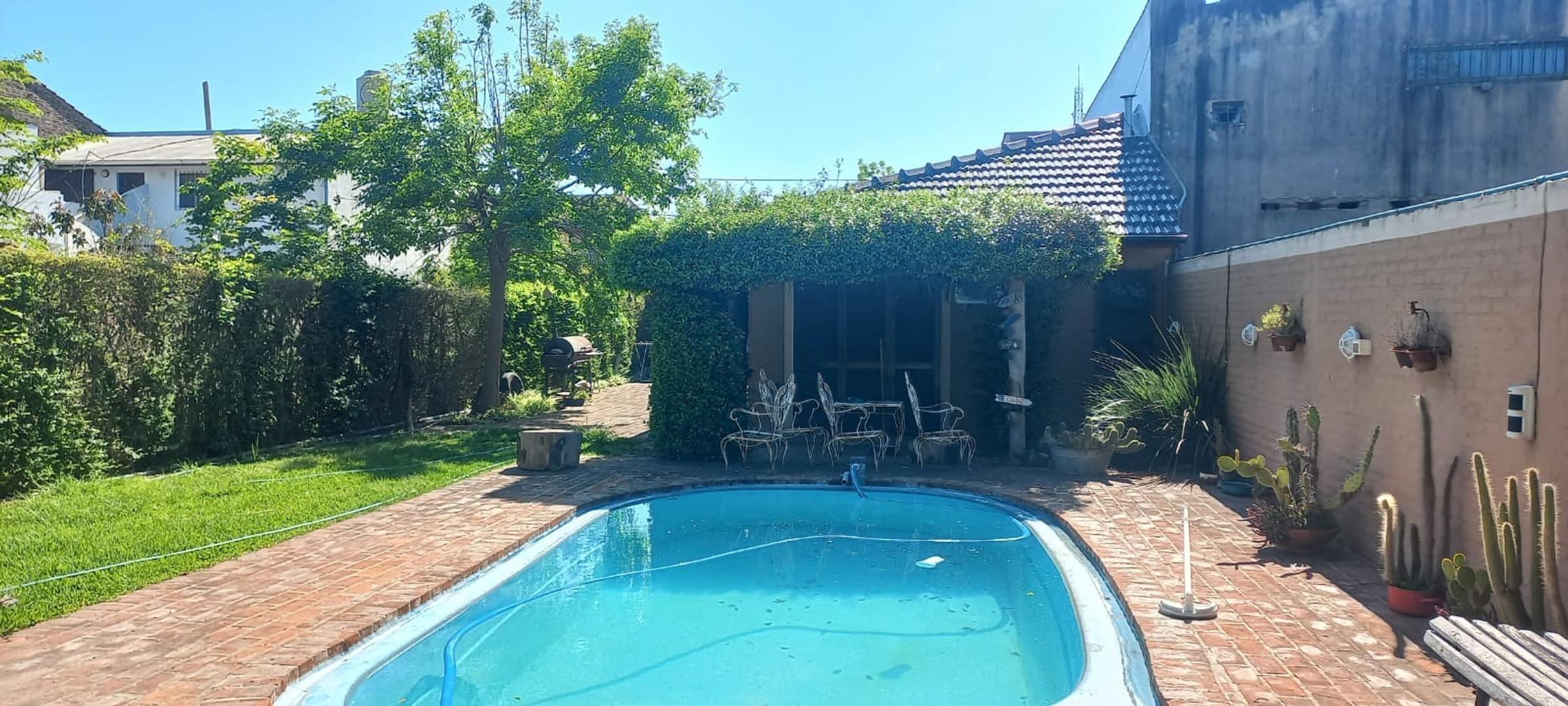 Casa en Venta con 2 cocheras