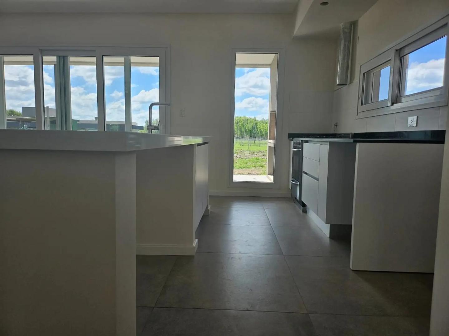 RUTA 2 - HARAS DEL SUR 3 - RESIDENCIA A ESTRENAR