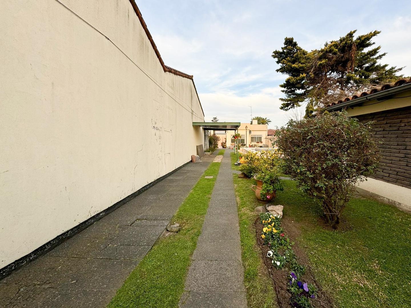 Casa 3 ambientes con 2 baños