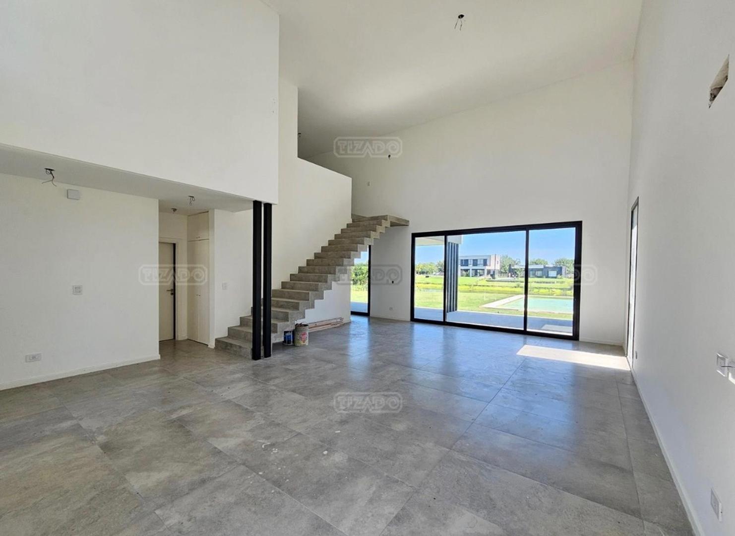 Casa 5 ambientes con 4 baños