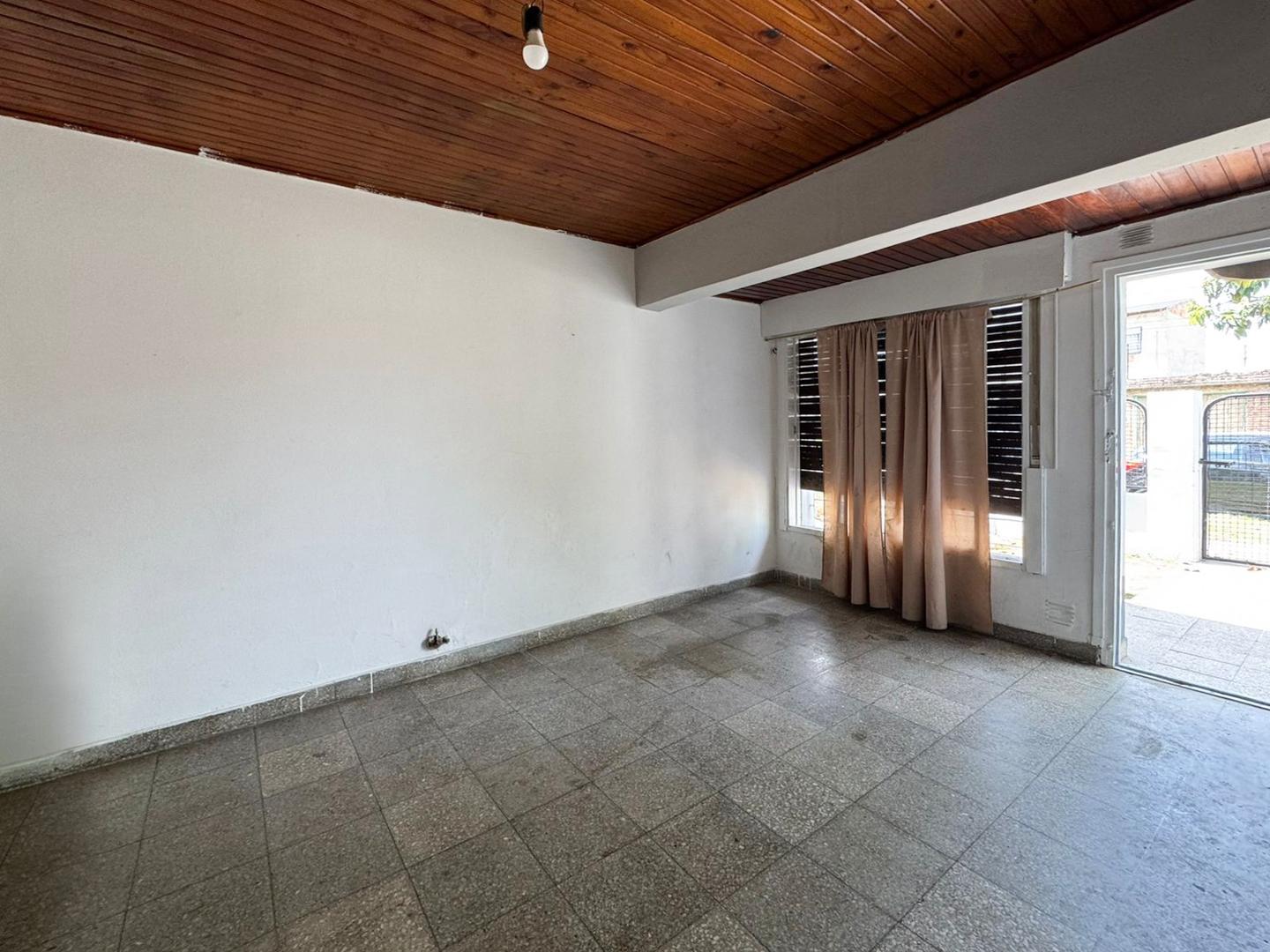 Casa 4 ambientes con 1 baño