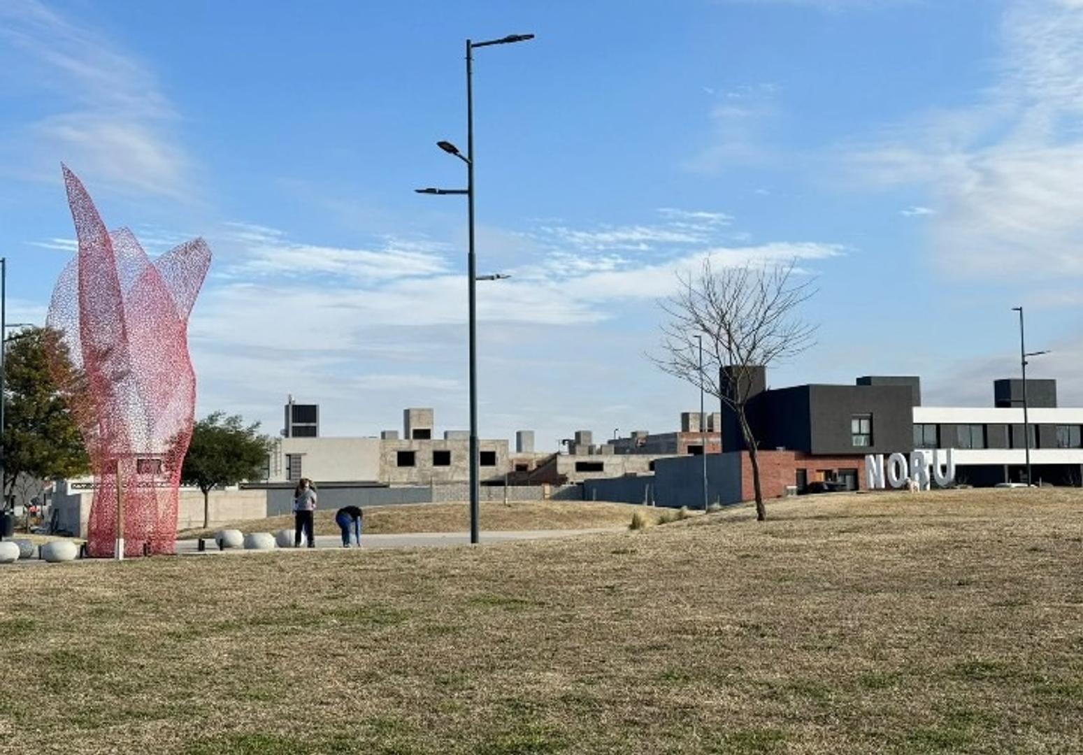 Lote en venta en Dakota, pegado a Docta con escritura