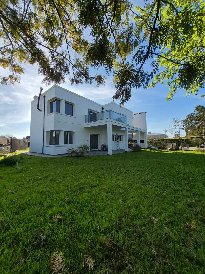 Casa en Barrio Cerrado Campos de Esther, Pueblo Esther