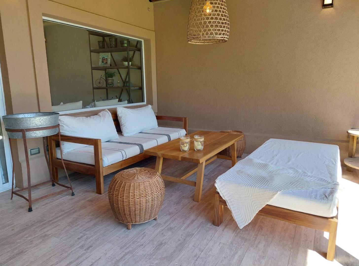 Casa en Alquiler Temporal con 2 cocheras