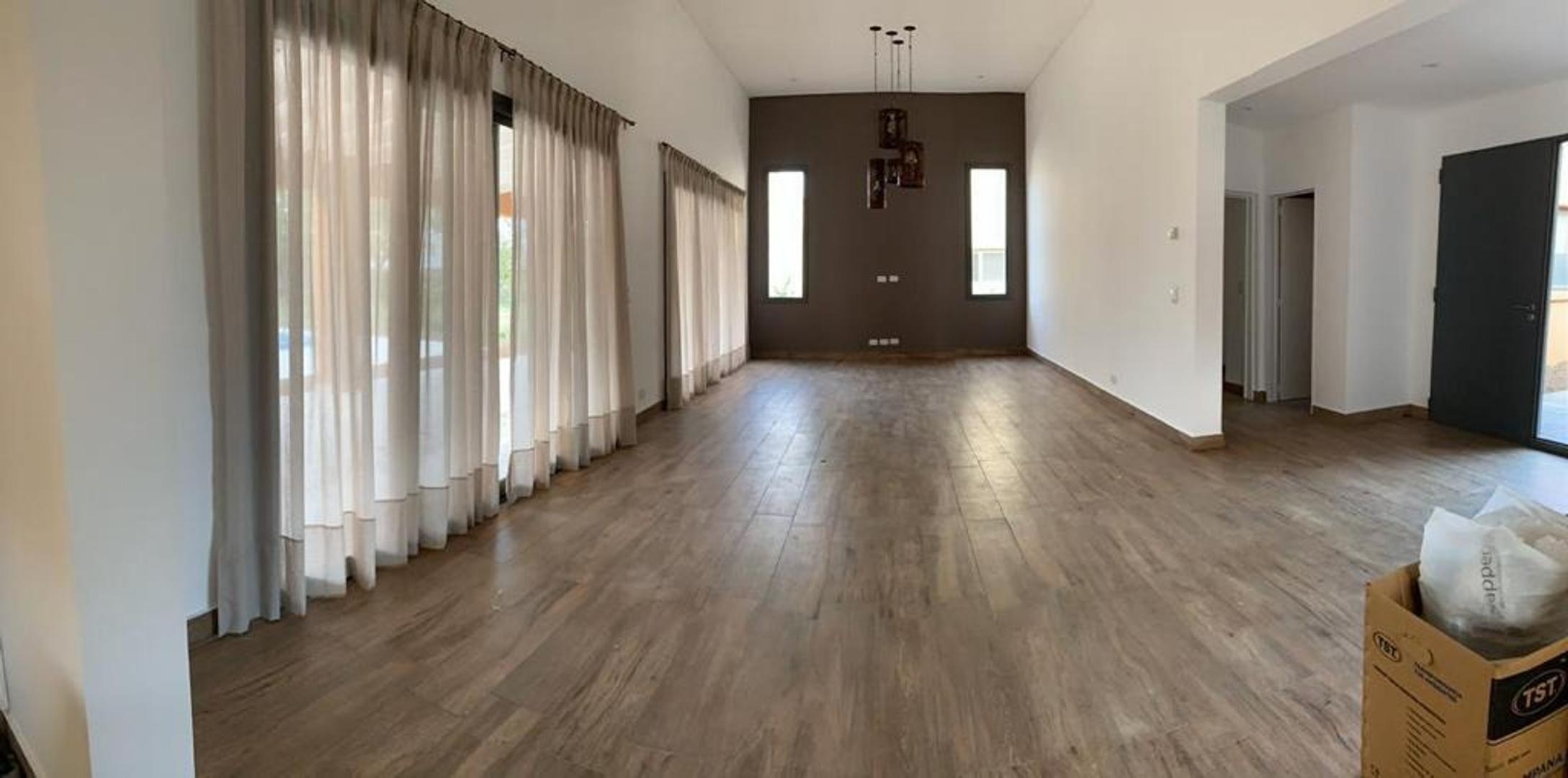 Casa 4 ambientes con 3 baños