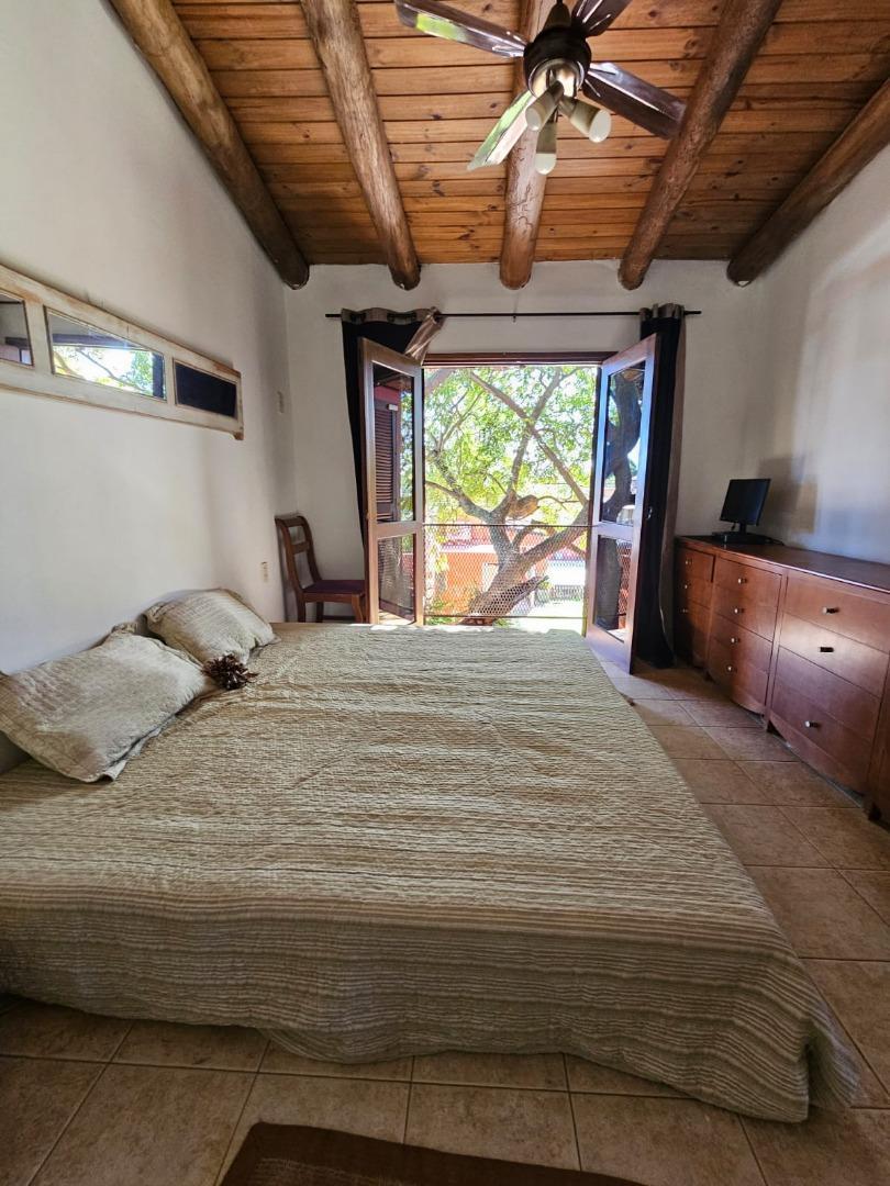 Casa en Alquiler con 1 cochera