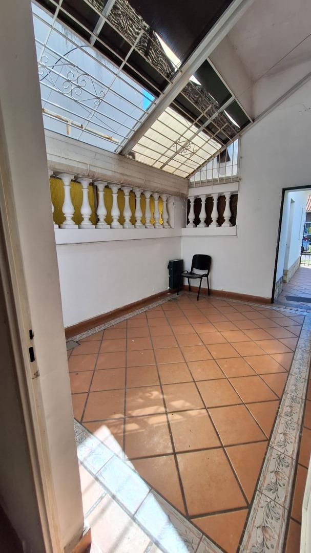 Casa 2 ambientes con 2 baños