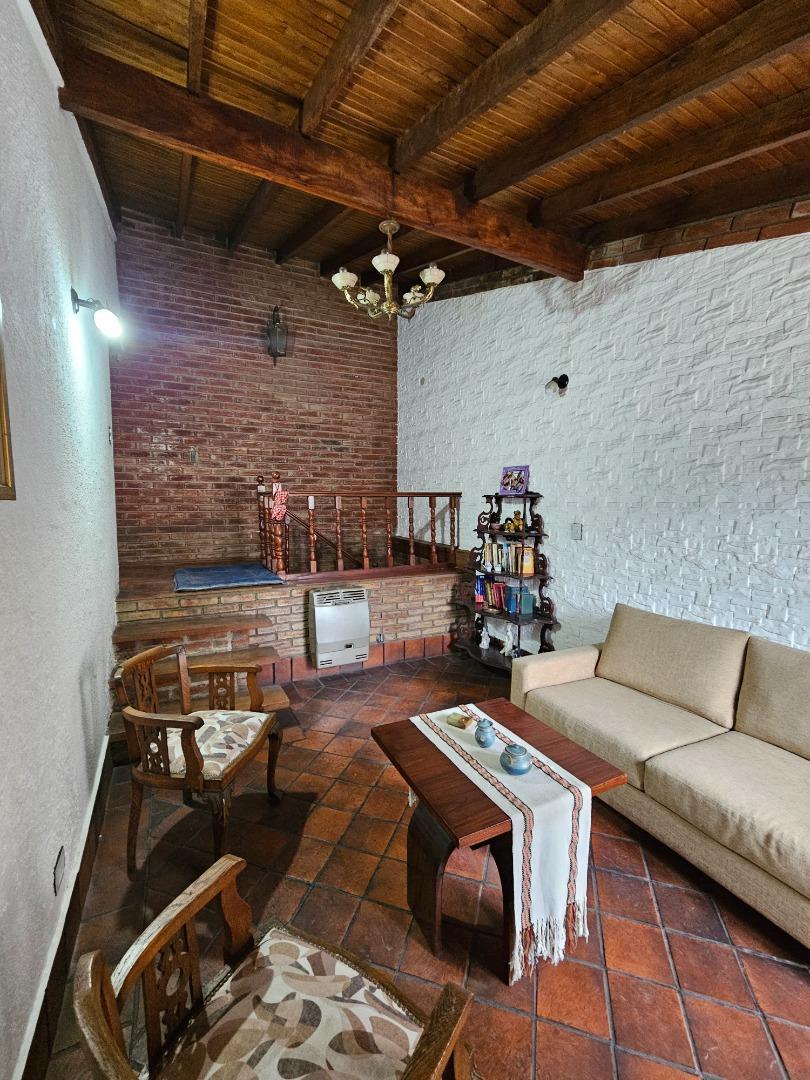 Casa en Venta con 6 cocheras