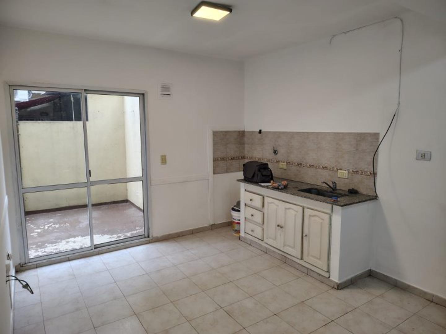 Depto Tipo Casa en Venta en Villa Luzuriaga, USD 42.000