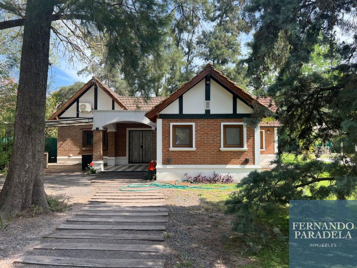 Casa 2 ambientes con 2 baños