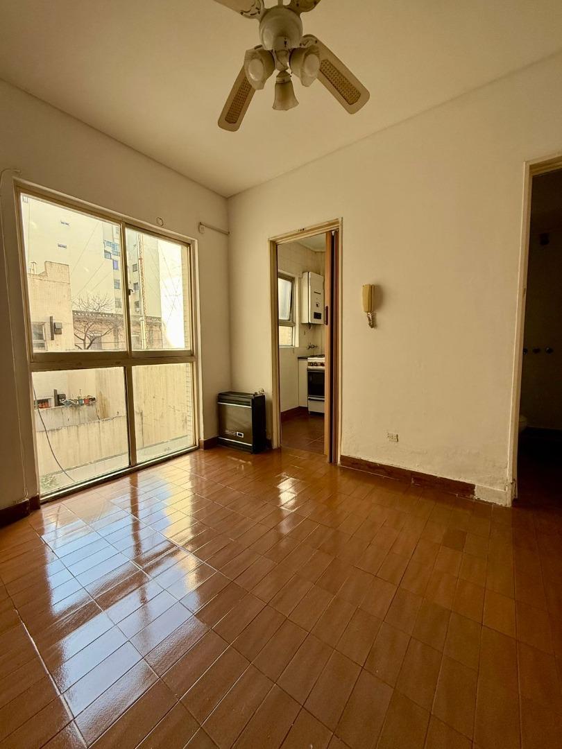 MONOAMBIENTE LATERAL SUPER LUMINOSO APTO PROFESIONAL