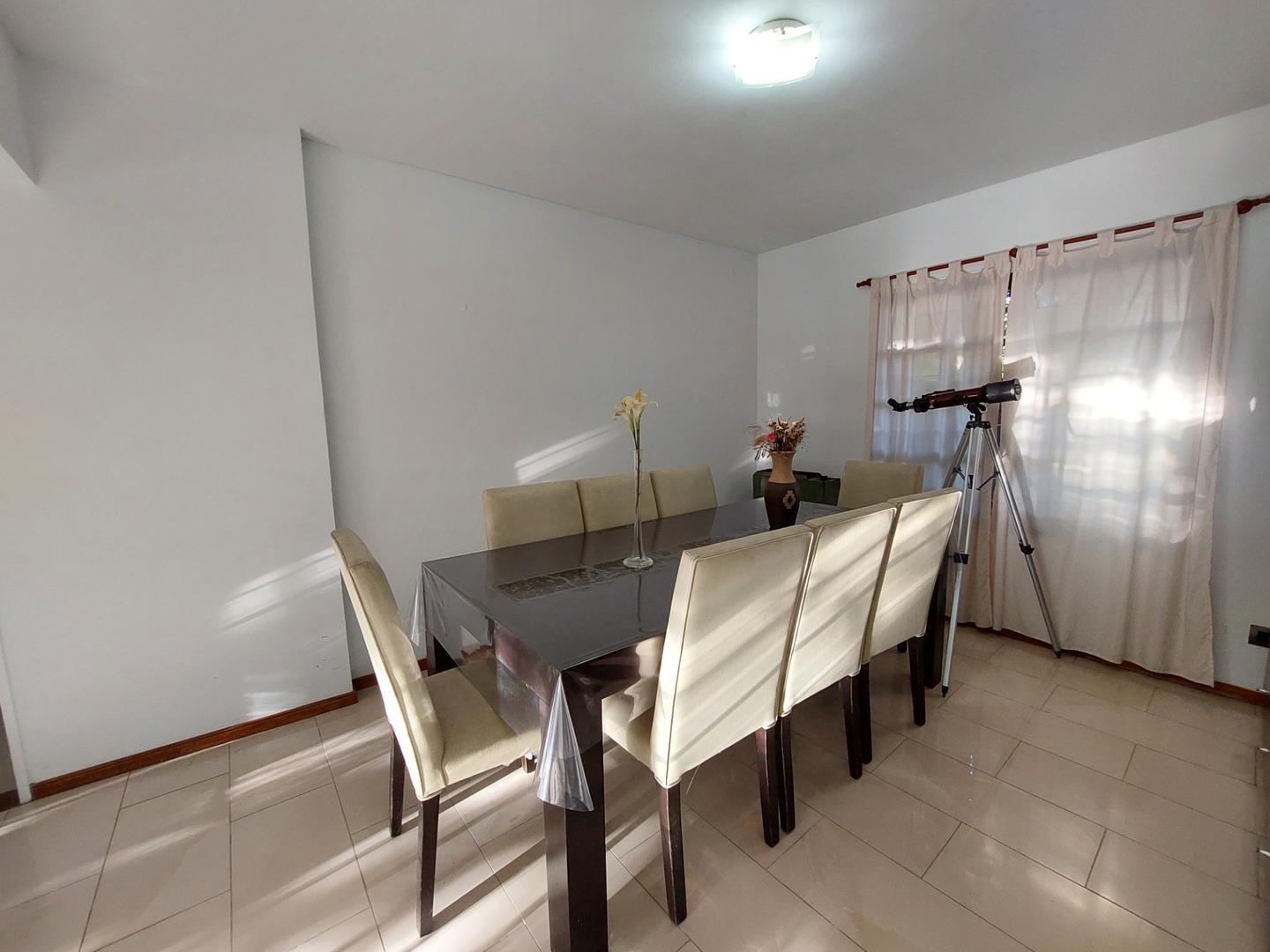 Casa 4 ambientes con 4 baños